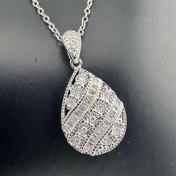Beautiful Multi Diamond Pendant with 1 Ct of  Round and  Baguette Diamonds  .925 - Picture 1 of 8